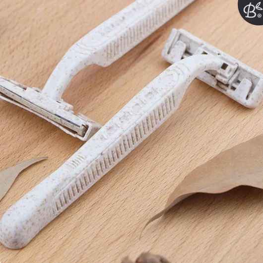 Bamboozy-Razor-Made-of-Wheat-Straw-4