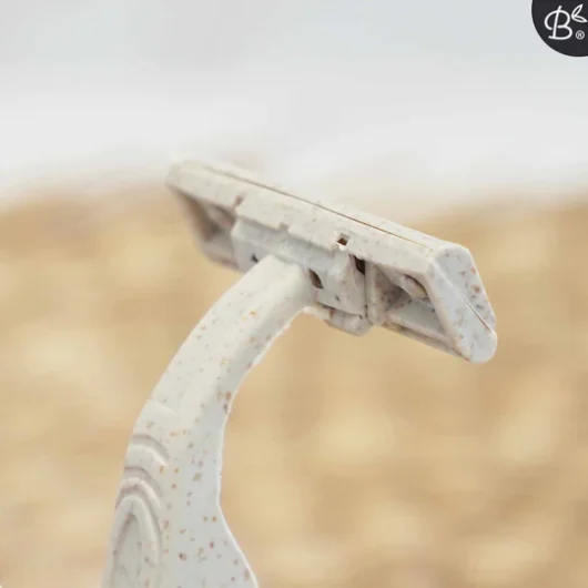 Bamboozy-Razor-Made-of-Wheat-Straw-2